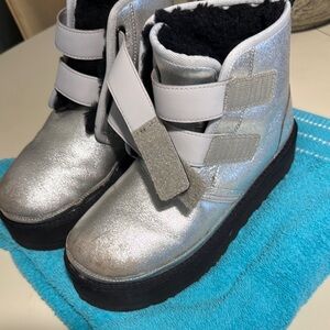 Uggs silver ankle boots sz 5